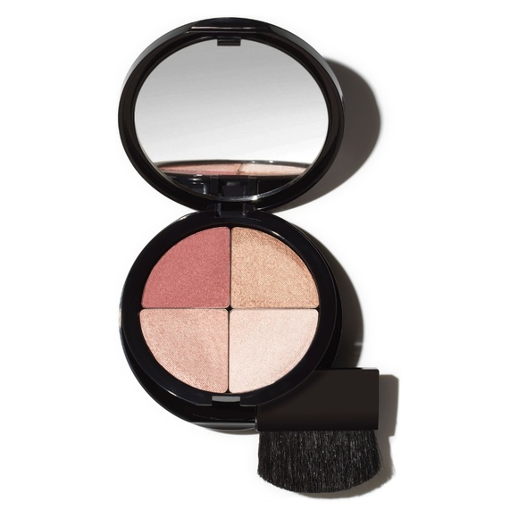 Quattro Illuminating Powder -- Peek-A-Boo - Picture 2 of 4